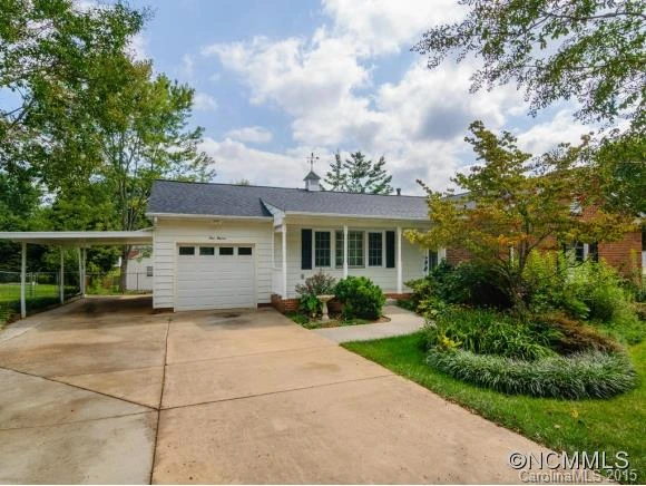111 Castlerock Dr