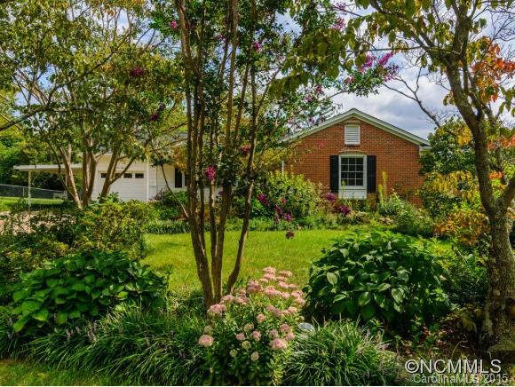 111 Castlerock Dr - Photo 2