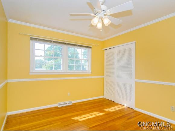 111 Castlerock Dr - Photo 12
