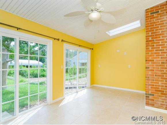 111 Castlerock Dr - Photo 18