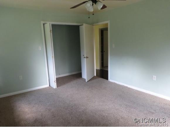 54 Clarence Hall Rd - Photo 4