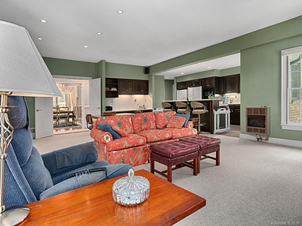 23 EASTWOOD Road - Photo 11