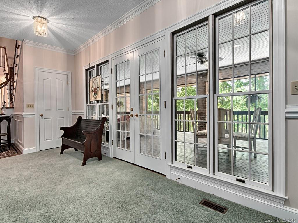 23 EASTWOOD Road - Photo 12
