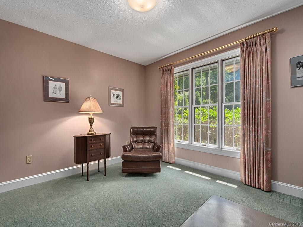 23 EASTWOOD Road - Photo 15