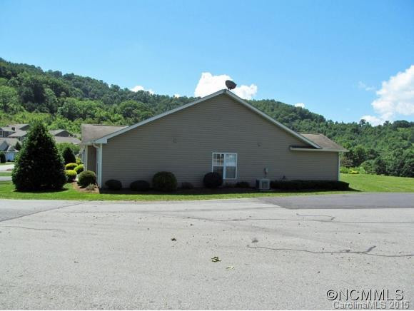 305 CASTLE CREEK DRIVE - Photo 4