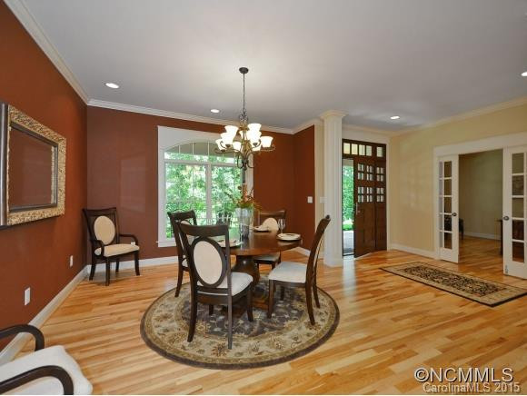 504 CLAREMONT  DRIVE - Photo 3