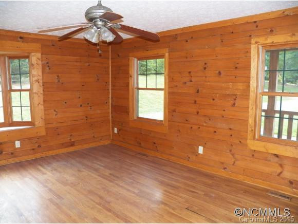 635 DILLARD AVENUE - Photo 4