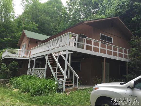 1065 Oakridge Lane