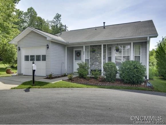 484 N. WOODFIELD COURT