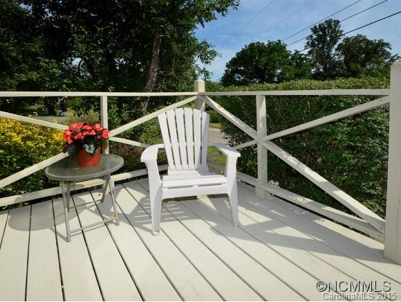 7 Ridgeway Drive - Photo 3