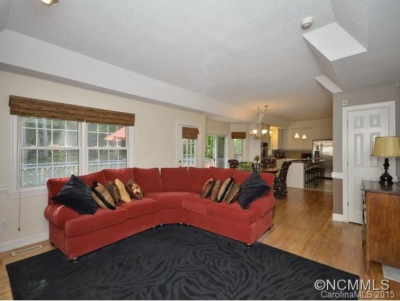 26 LAURELWOOD DRIVE - Photo 4