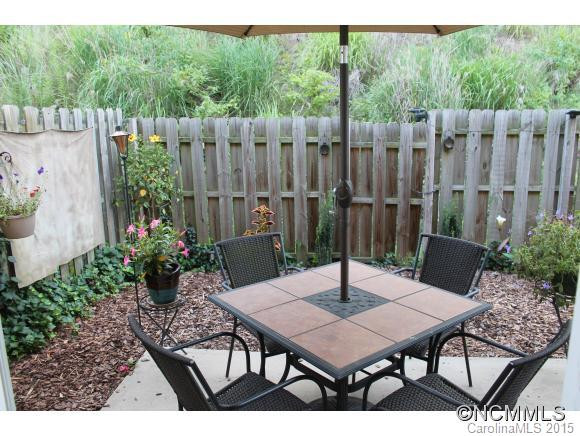 196 FARINGTON CIRCLE - Photo 18