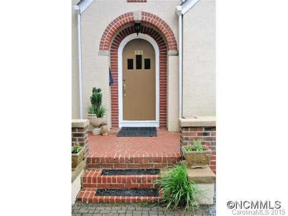 121 Carolina Avenue - Photo 3