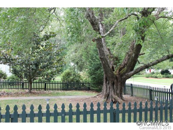 133 Parkview - Photo 2