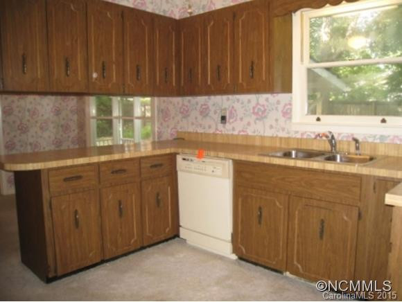 172 GROVE Street - Photo 7