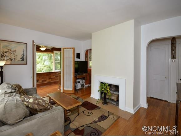 133 BARNARD AVE - Photo 2