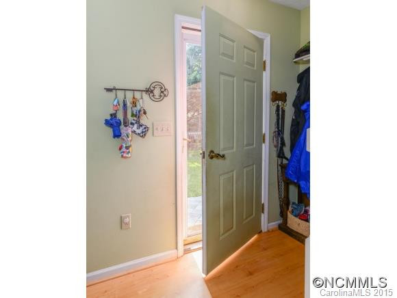 105 Arco Rd - Photo 3