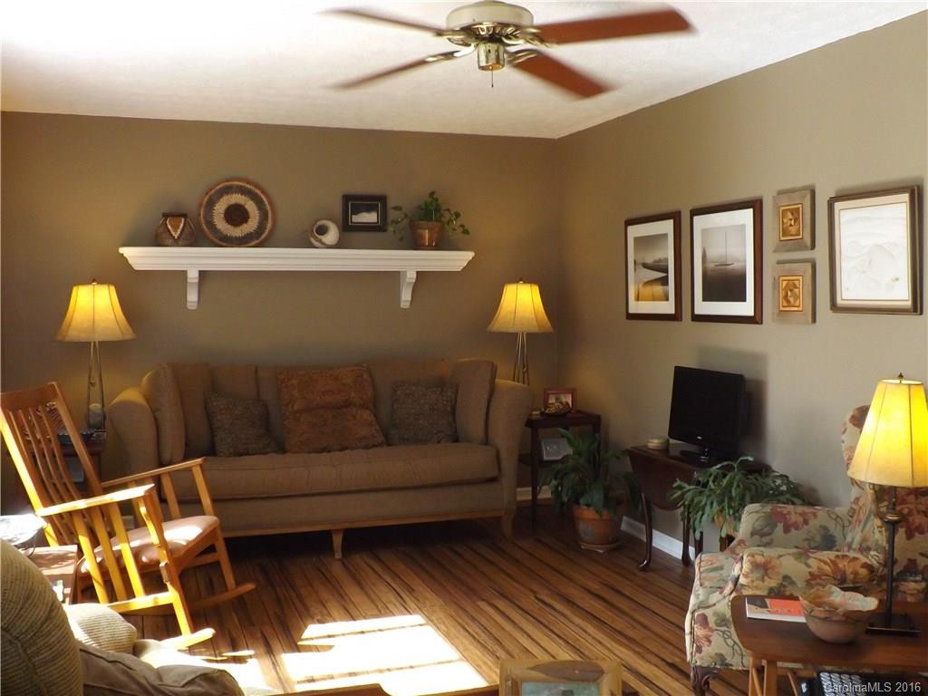 2803 Hollybrook Lane - Photo 2