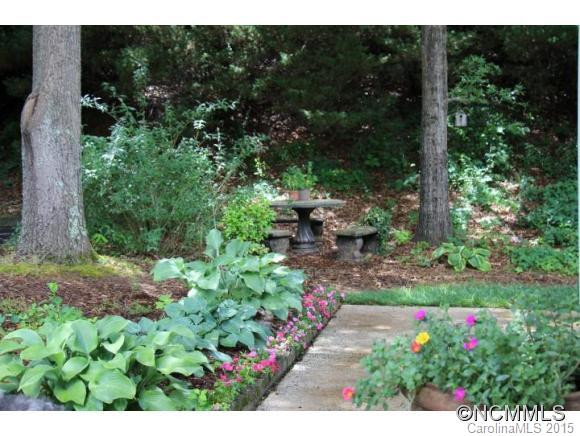 312 Oak Place - Photo 2