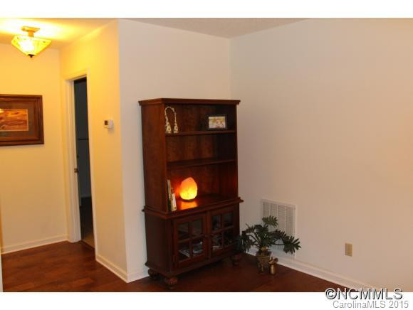 312 Oak Place - Photo 8