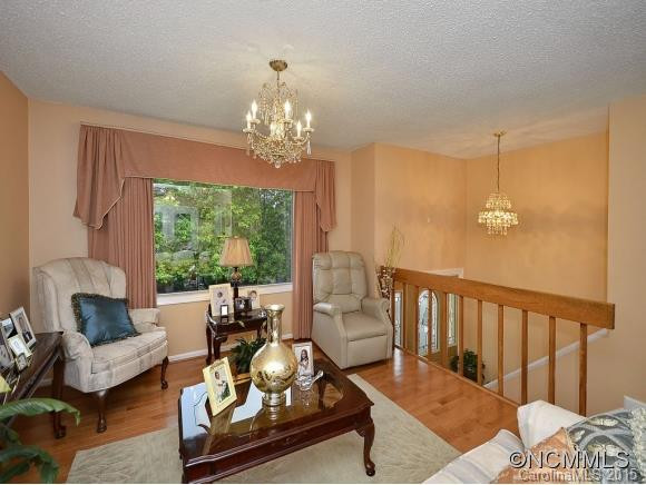 4 KING ARTHUR PL - Photo 2