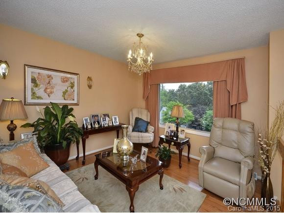 4 KING ARTHUR PL - Photo 3