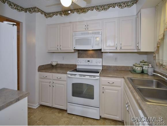 4 KING ARTHUR PL - Photo 8