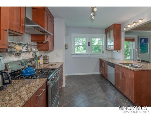 485 College Street - Photo 8