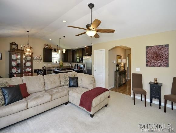 105 Pondside Court - Photo 2
