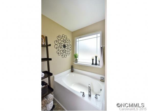 105 Pondside Court - Photo 12