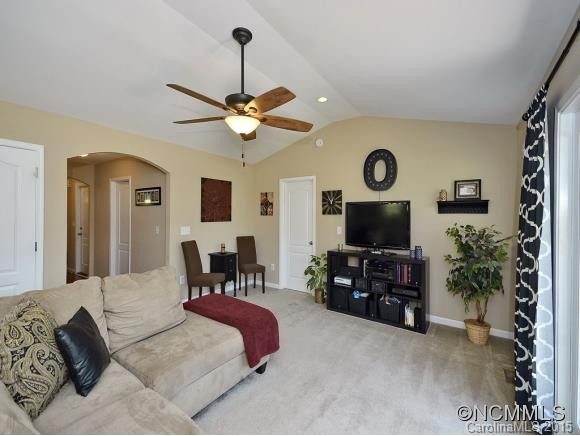 105 Pondside Court - Photo 4