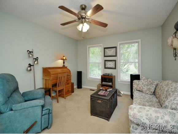 10 TIMBERLEAF DRIVE - Photo 2