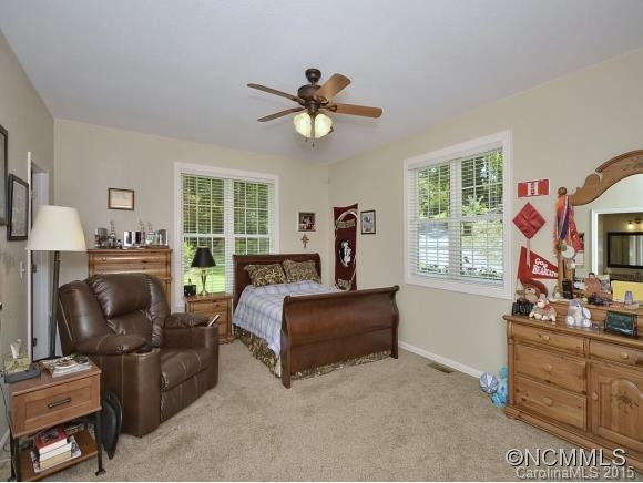 382 ARMSTRONG AVENUE - Photo 13