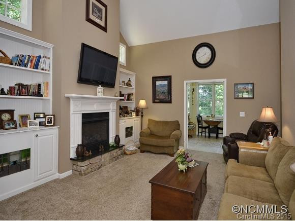 382 ARMSTRONG AVENUE - Photo 4