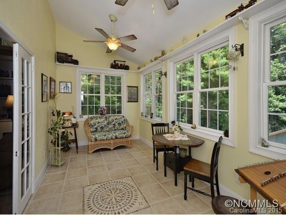 382 ARMSTRONG AVENUE - Photo 5