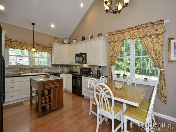 382 ARMSTRONG AVENUE - Photo 7