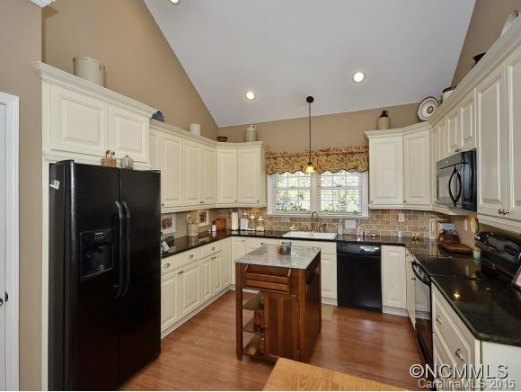 382 ARMSTRONG AVENUE - Photo 8