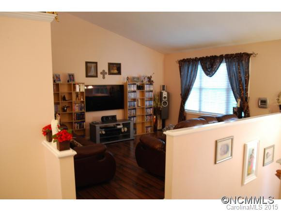 57 Mountain Ridge Ln - Photo 2