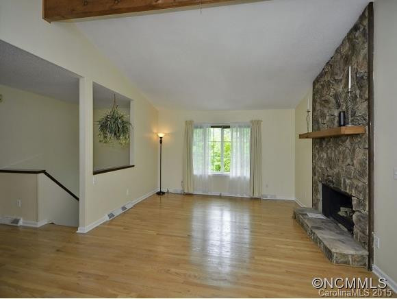 4 REDFERN COURT - Photo 2