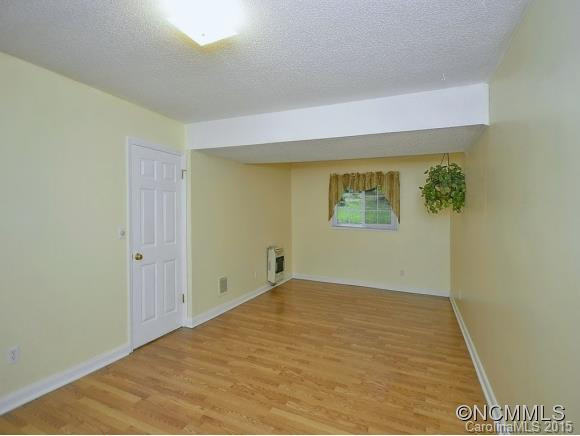 4 REDFERN COURT - Photo 12