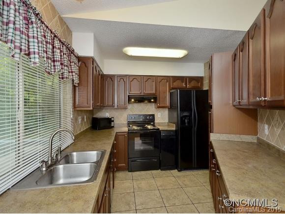 4 REDFERN COURT - Photo 5