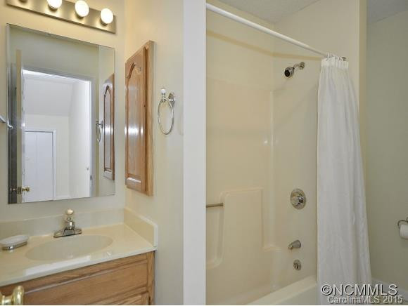 16 OAKWOOD ROAD - Photo 12