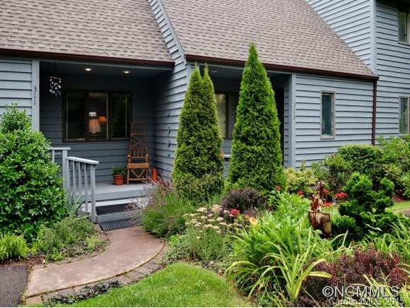 311 ROBERTSON STREET - Photo 2