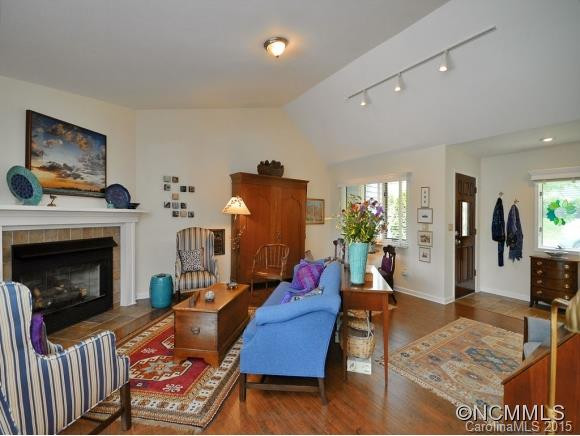 311 ROBERTSON STREET - Photo 6