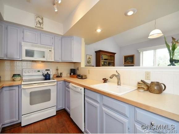 311 ROBERTSON STREET - Photo 8