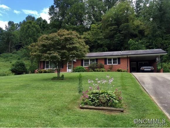 887 Old Balsam Rd