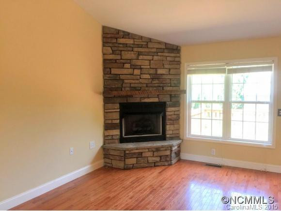 15 Viewpointe Lane - Photo 4