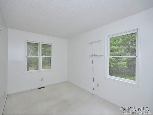 150 LARCHMONT DRIVE - Photo 11