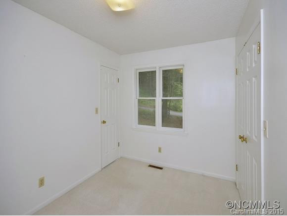 150 LARCHMONT DRIVE - Photo 13
