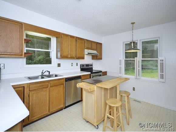 150 LARCHMONT DRIVE - Photo 5
